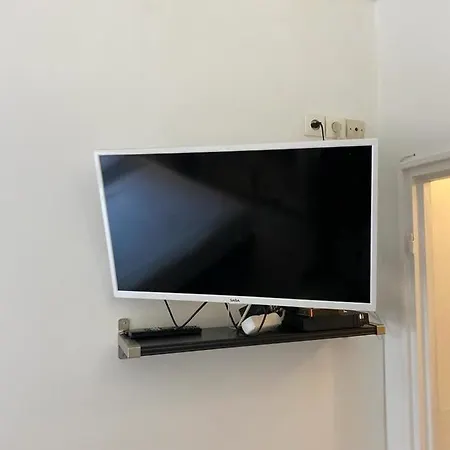 Apartment 10 Mins Walk Eiffel Tower, 16