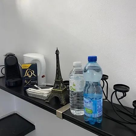 10 Mins Walk Eiffel Tower, 16 Apartment *