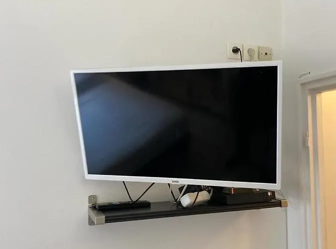 Apartment 10 Mins Walk Eiffel Tower, 16