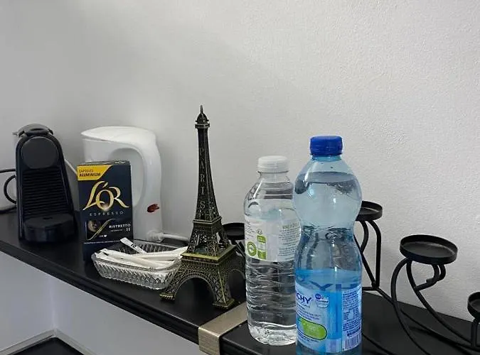 10 Mins Walk Eiffel Tower, 16 Apartment *