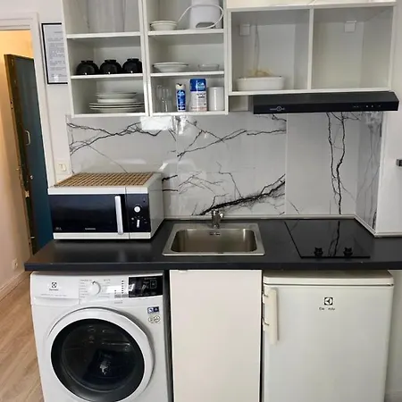 10 Mins Walk Eiffel Tower, 16